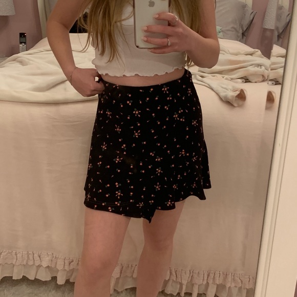 Urban Outfitters Gilly Ruffle Wrap Skirt - Picture 3 of 3